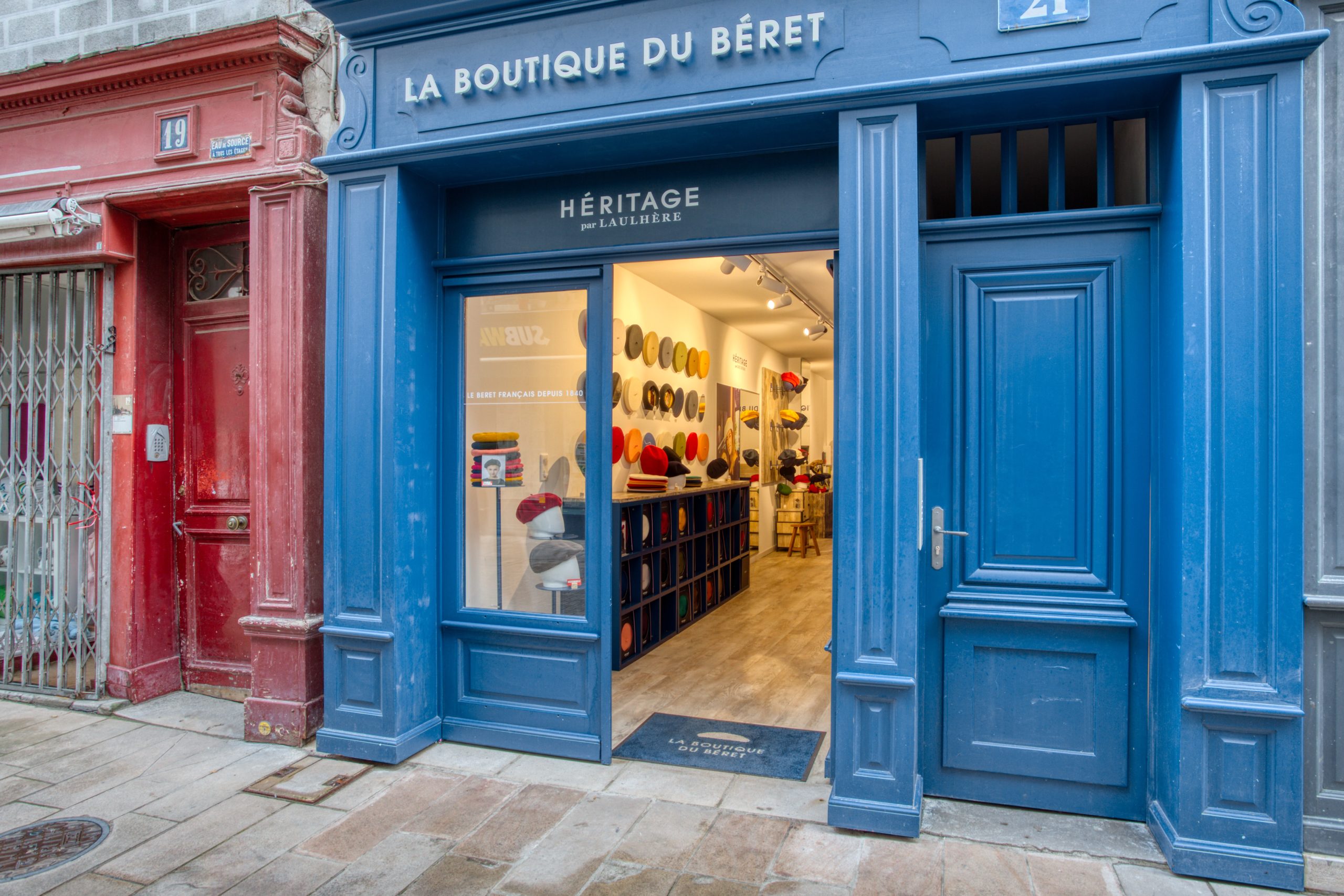 Atelier Plurielles Architectures - Aménagement Boutique Bayonne - Le Béret Basque - vitrine