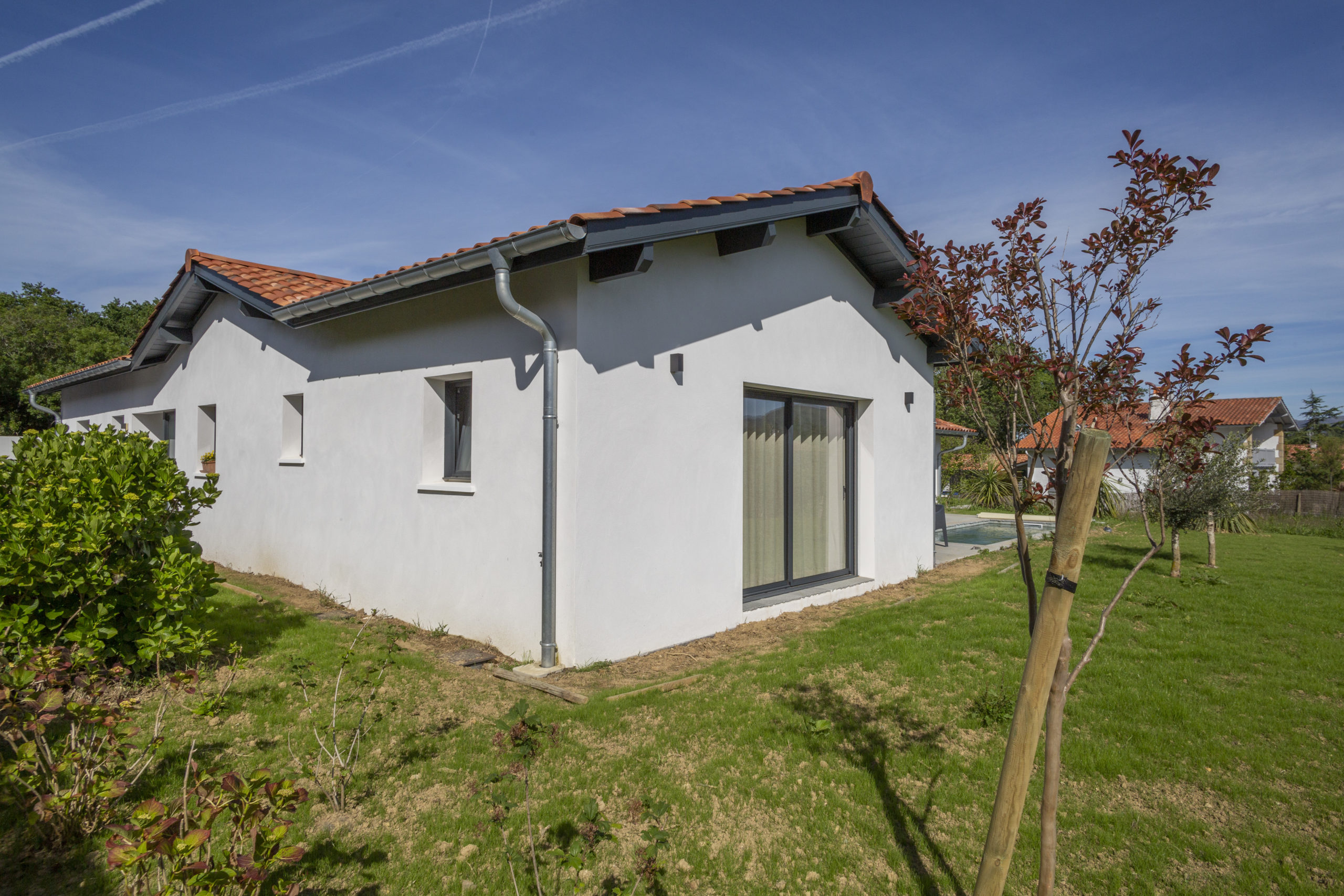 Atelier-Plurielles-Architectures-Construction maison Basque à Hendaye- vue arriére