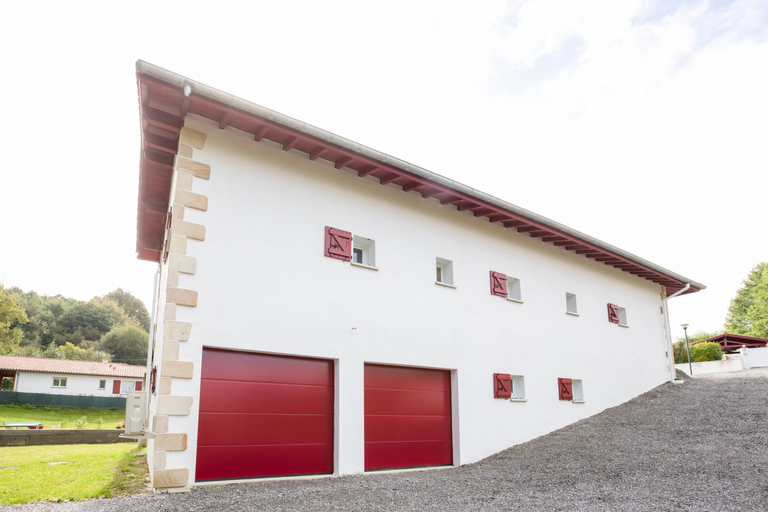 Atelier Plurielles Architectures - Maison Basque à Briscous - garage