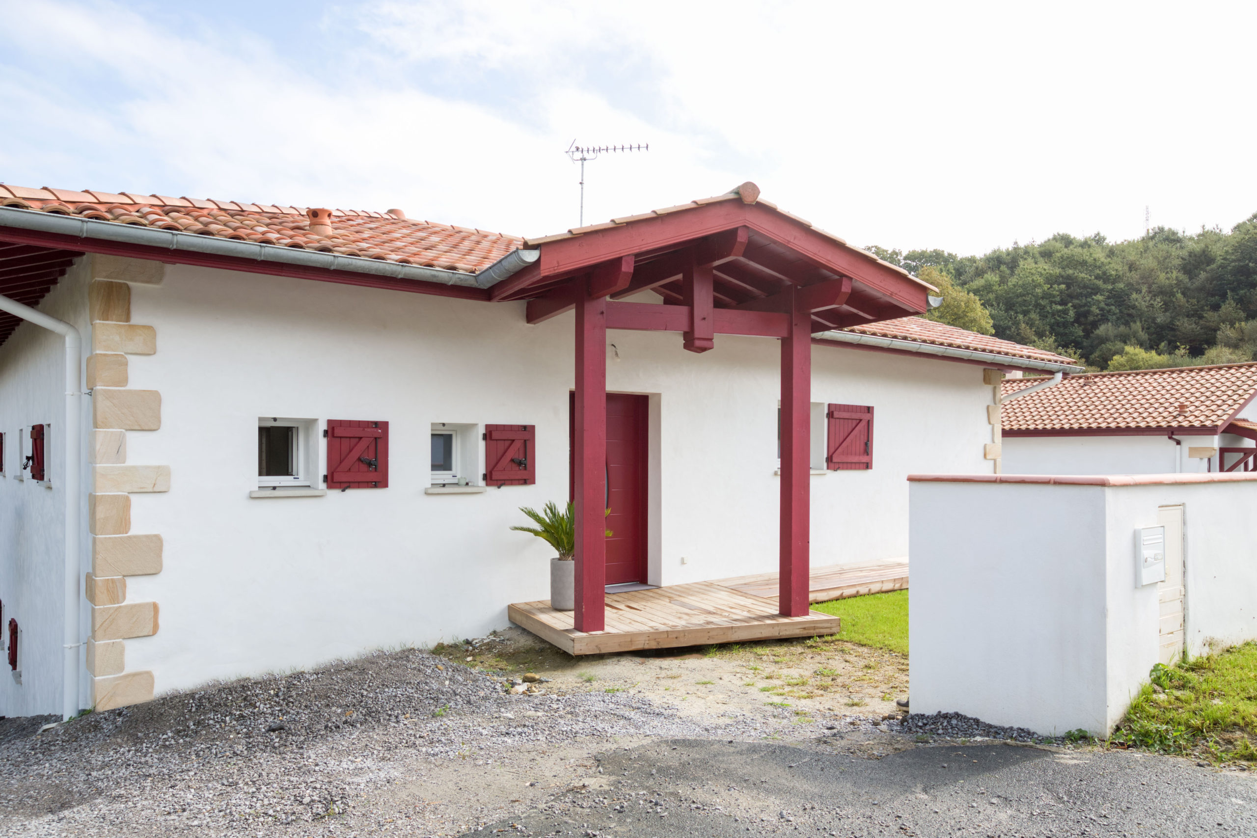 Atelier Plurielles Architectures - Maison Basque à Briscous - porte entrée