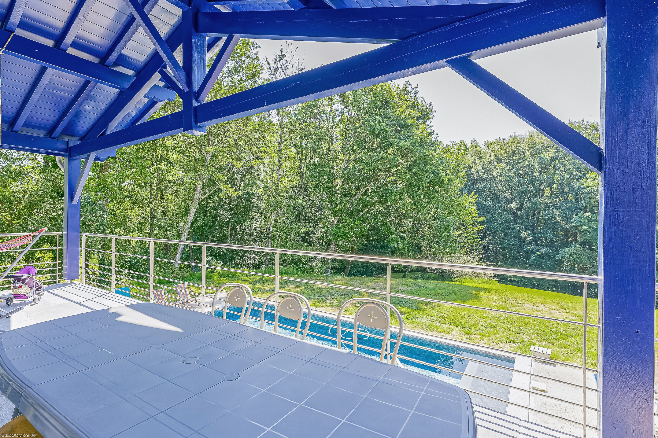 Plurielles architectures réalisation d'une maison neuve à Saint Pierre d'Irube terrasse et piscine